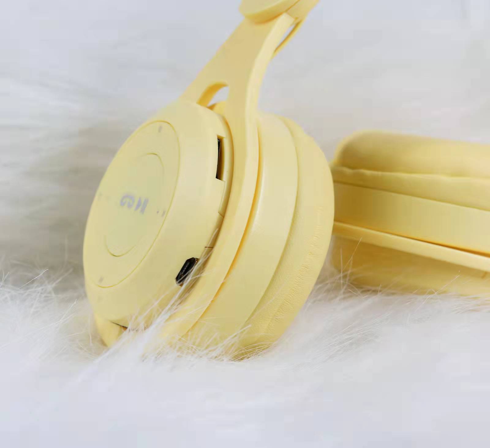 Fones de ouvido para jogos sobre a cabeça
